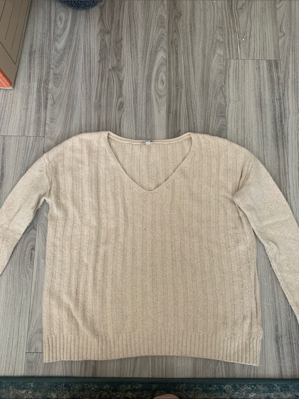 GAP Women's V-Neck Ribbed Sweater in Light Beige